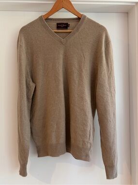 Black Brown 1826 100% Cashmere Men's V-Neck Sweater in Taupe L